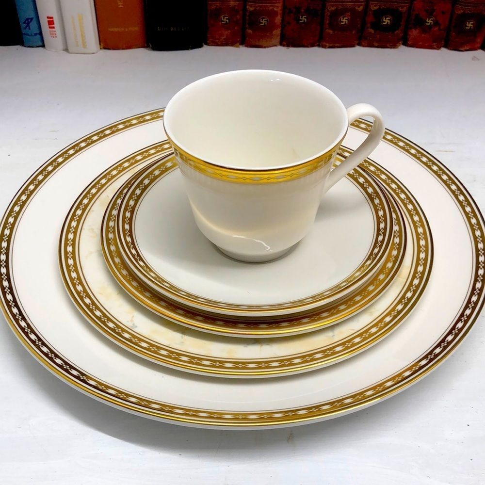 O603 Cotillion by Royal Doulton Elegant 5 Pc Dinner Set Gold/Cream/Marble